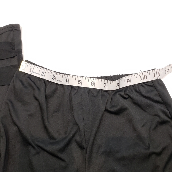 2/$18 Criss Cross Mesh Leggings - Picture 4 of 6